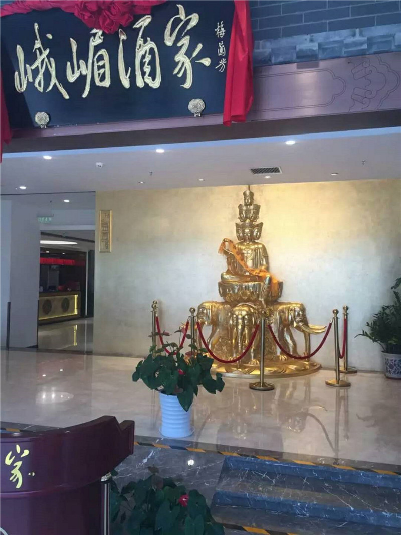 峨眉酒家贴金箔